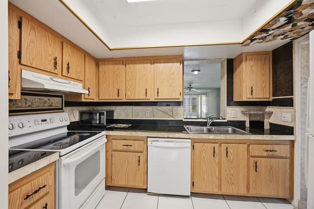 6525 S Oriole Boulevard, Delray Beach FL 33446 - Delray Beach, FL - Photo 5
