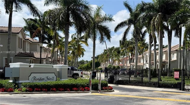 909 NE 42nd Ave, Homestead FL 33033 - Homestead, FL - Photo 2