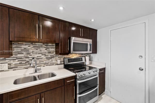 437 Golden Isles Dr # 11J, Hallandale Beach FL 33009 - Hallandale Beach, FL - Photo 7