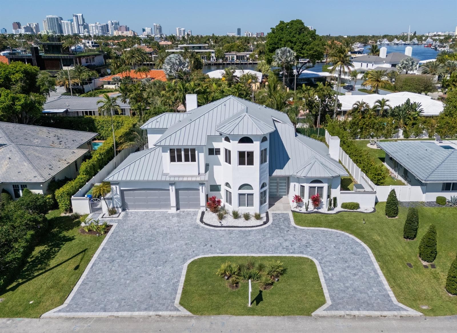 607 Intracoastal Drive, Fort Lauderdale FL 33304 - Fort Lauderdale, FL - Photo 1