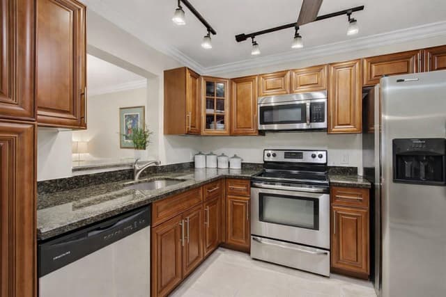 19000 Stewart Circle # 4, Boca Raton FL 33496 - Boca Raton, FL - Photo 2