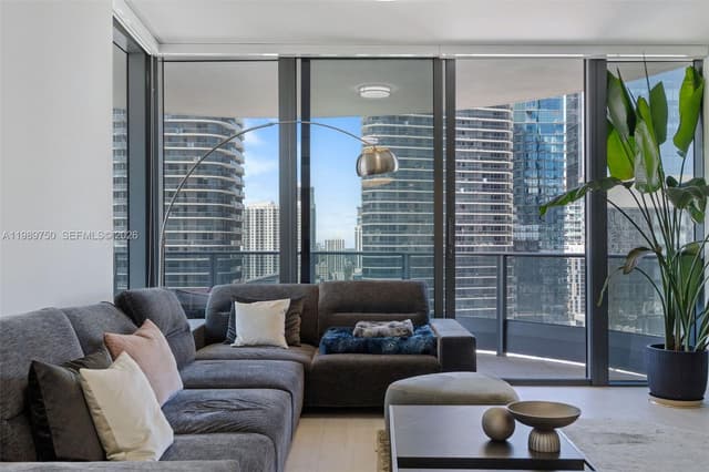 1000 Brickell Plz # 2812, Miami FL 33131 - Miami, FL - Photo 2