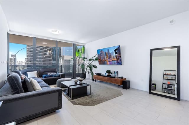 1000 Brickell Plz # 2812, Miami FL 33131 - Miami, FL - Photo 5