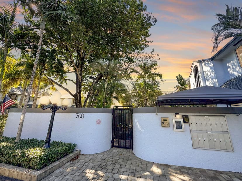 700 SE 14th St # G, Fort Lauderdale FL 33316