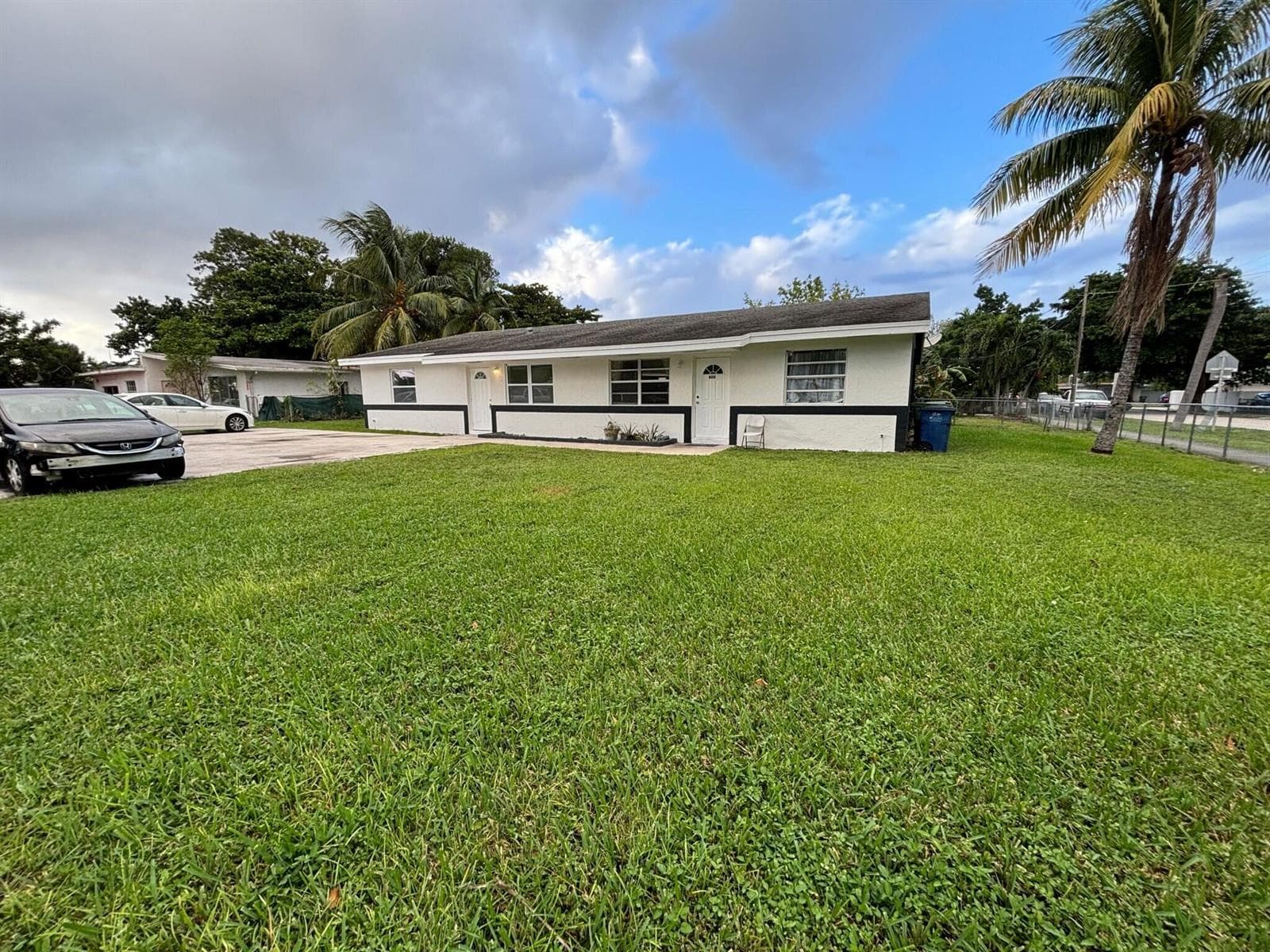800 SW 7th Street, Hallandale Beach FL 33009 - Hallandale Beach, FL - Photo 1