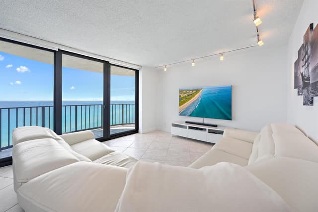 5420 N Ocean Drive, Riviera Beach FL 33404 - Riviera Beach, FL - Photo 4