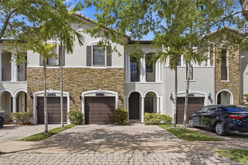 10319 NW 30th Ter, Doral FL 33172