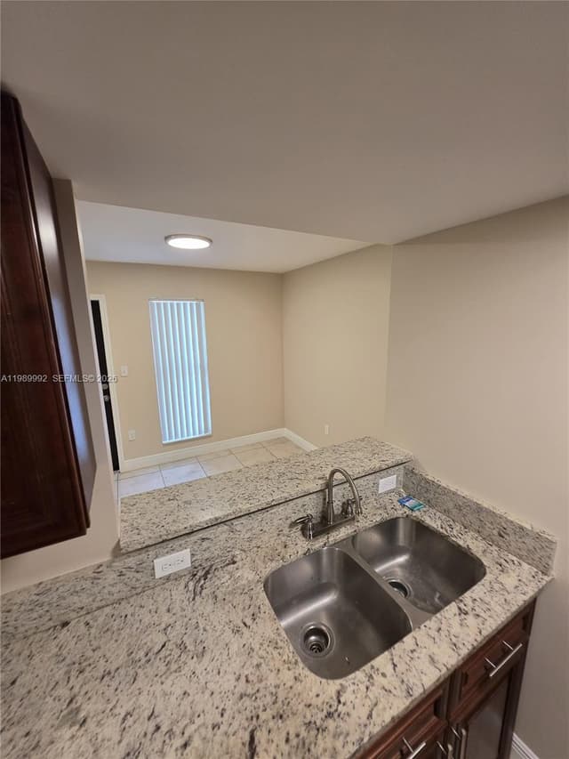 1990 NW 4th Ct # 7, Miami FL 33136 - Miami, FL - Photo 4