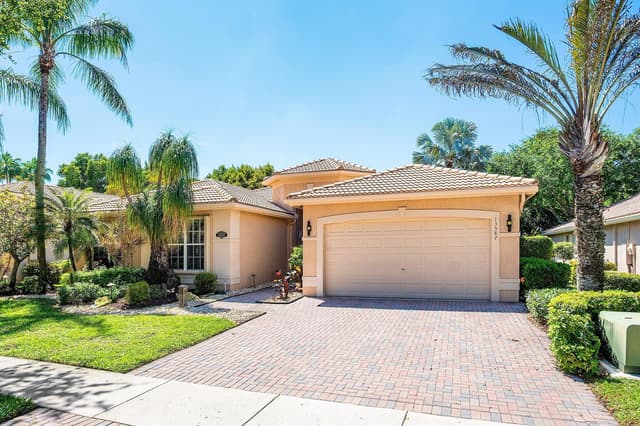 13587 Barcelona Lake Circle, Delray Beach FL 33446 - Delray Beach, FL - Photo 2