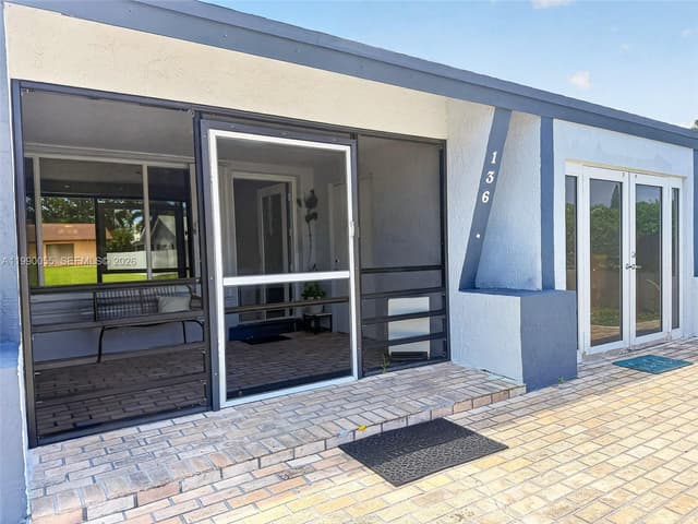 136 SE 2nd Ct, Dania Beach FL 33004 - Dania Beach, FL - Photo 2