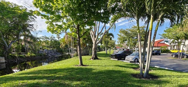 385 NW 36th Avenue, Deerfield Beach FL 33442 - Deerfield Beach, FL - Photo 5
