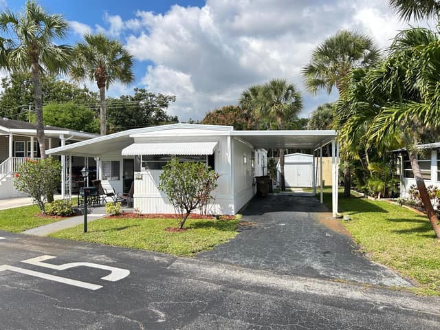 615 Alamanda Lane, Deerfield Beach FL 33442 - Deerfield Beach, FL - Photo 2
