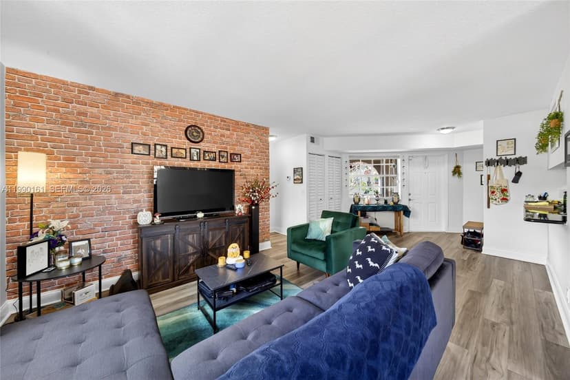 365 SW 86th Ave # 201, Pembroke Pines FL 33025