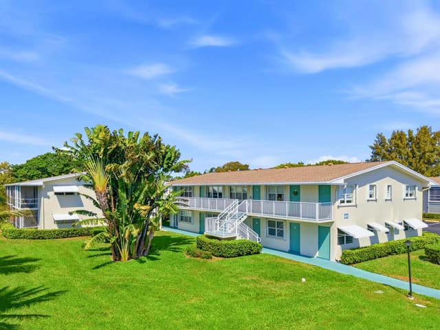 480 Horizons W # 208, Boynton Beach FL 33435 - Boynton Beach, FL - Photo 2