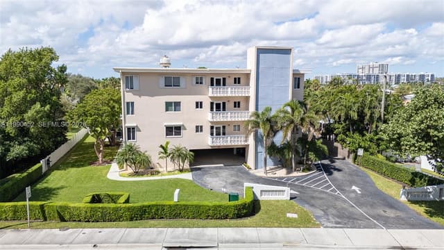 1965 S Ocean Blvd # 203, Lauderdale By The Sea FL 33062 - Lauderdale By The Sea, FL - Photo 2