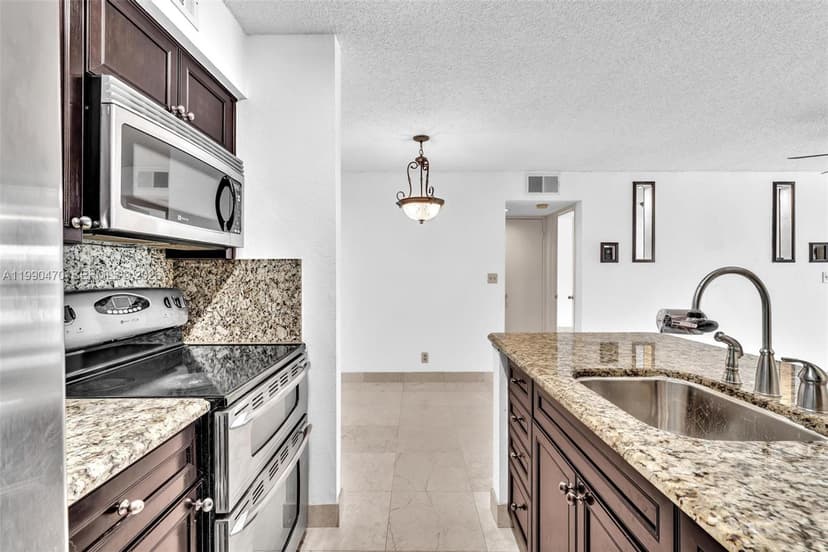 2796 S University Dr # 2104, Davie FL 33328