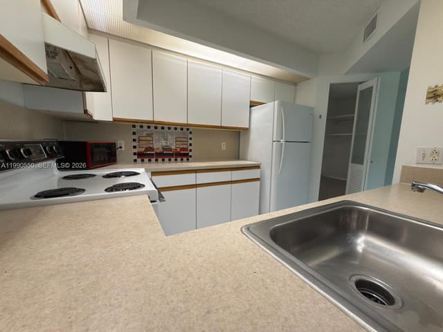 1000 SW 125th Ave # 102N, Pembroke Pines FL 33027 - Pembroke Pines, FL - Photo 7