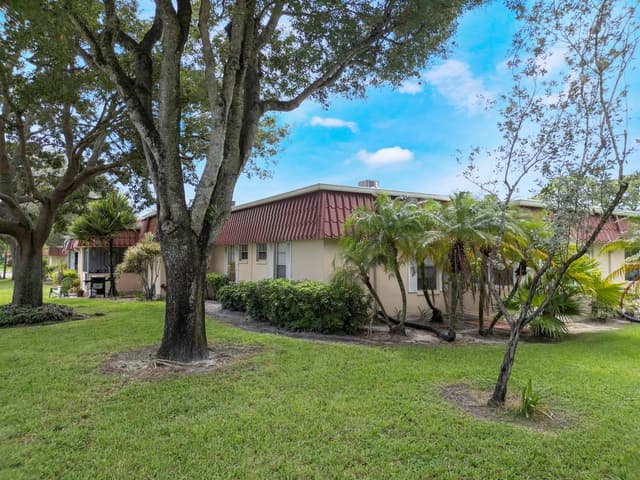 857 Worcester Lane # B, Lake Worth FL 33467 - Lake Worth, FL - Photo 2
