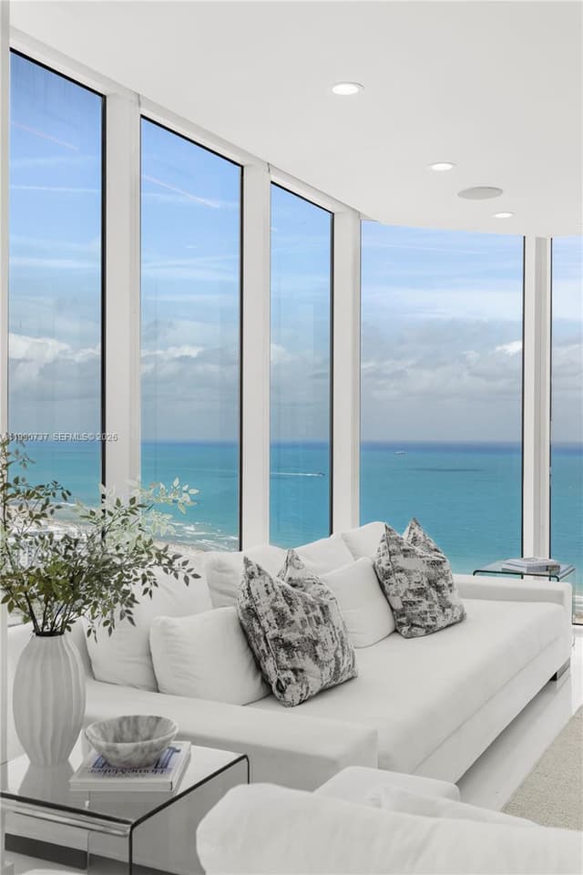 300 S Pointe Dr # 3405, Miami Beach FL 33139 - Miami Beach, FL - Photo 2