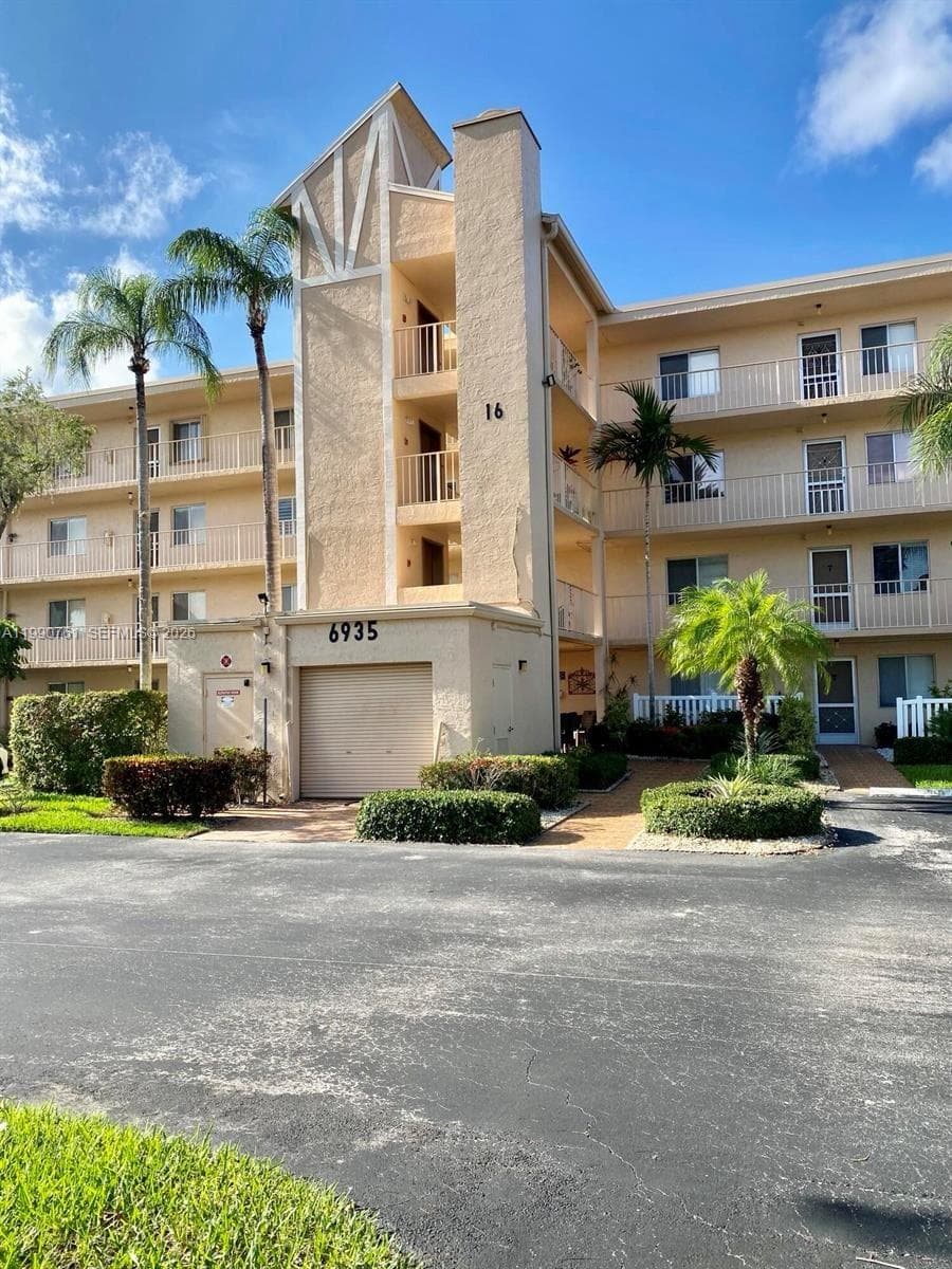 6935 Huntington Ln # 108, Delray Beach FL 33446 - Delray Beach, FL - Photo 1
