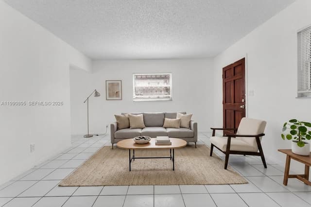 321 SW 1st Ct # 4, Pompano Beach FL 33060 - Pompano Beach, FL - Photo 2