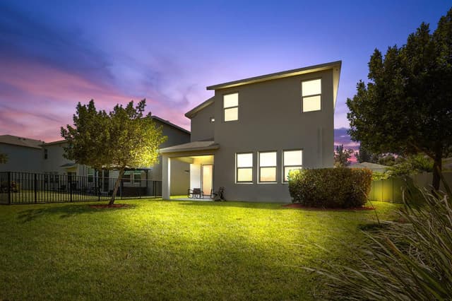 1826 Lake Cove Drive, Lake Worth FL 33460 - Lake Worth, FL - Photo 3