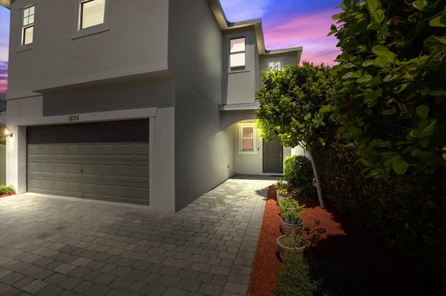 1826 Lake Cove Drive, Lake Worth FL 33460 - Lake Worth, FL - Photo 5