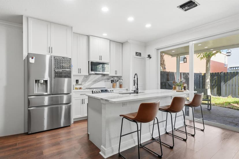 3221 Johns Place, Palm Springs FL 33461