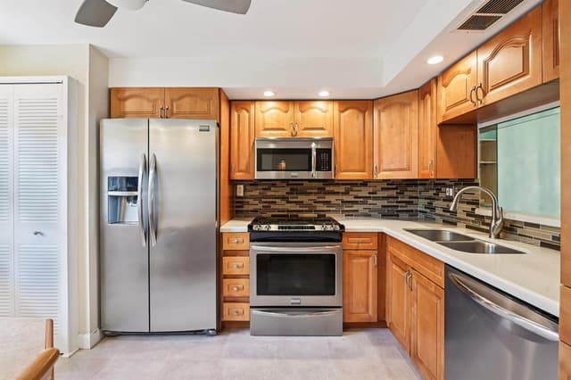 1101 Colony Point Circle # 404, Pembroke Pines FL 33026 - Pembroke Pines, FL - Photo 2