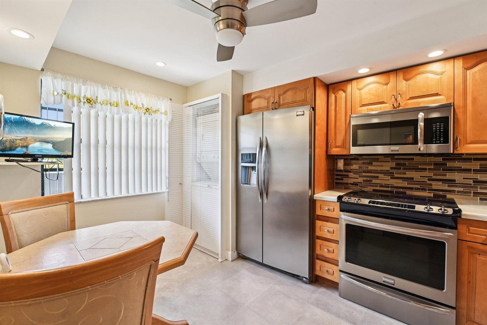 1101 Colony Point Circle # 404, Pembroke Pines FL 33026 - Pembroke Pines, FL - Photo 1
