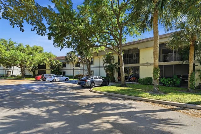 2928 Carambola Circle S, Coconut Creek FL 33066 - Coconut Creek, FL - Photo 2