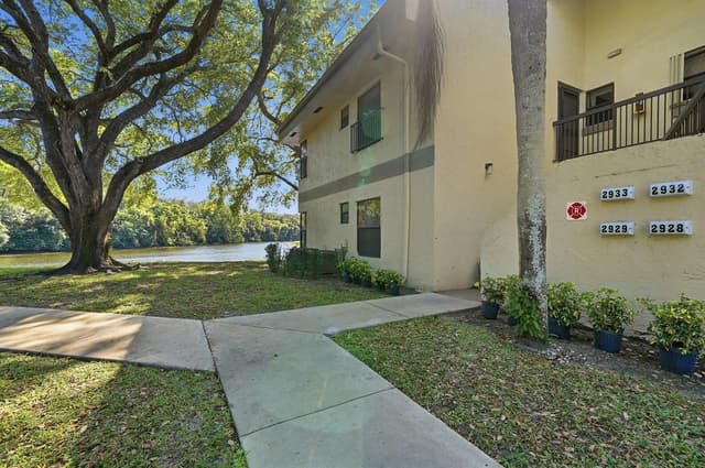 2928 Carambola Circle S, Coconut Creek FL 33066 - Coconut Creek, FL - Photo 3