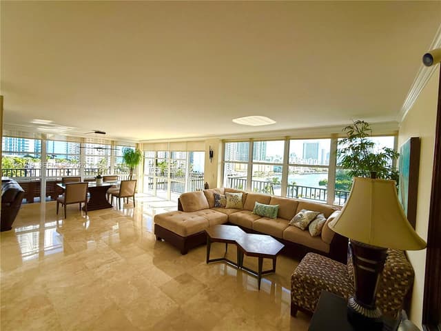 1000 Parkview Dr # 720, Hallandale Beach FL 33009 - Hallandale Beach, FL - Photo 4