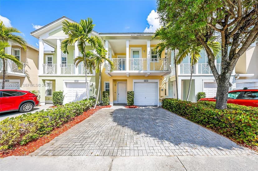 10711 NW 75th Ln, Doral FL 33178