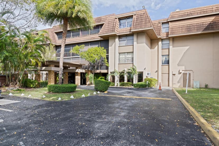 665 NE 195th St # 222, Miami FL 33179