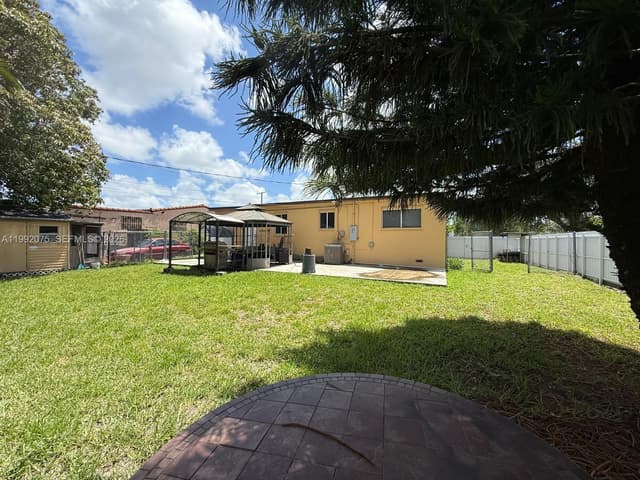 3700 W 6th Ln, Hialeah FL 33012 - Hialeah, FL - Photo 6
