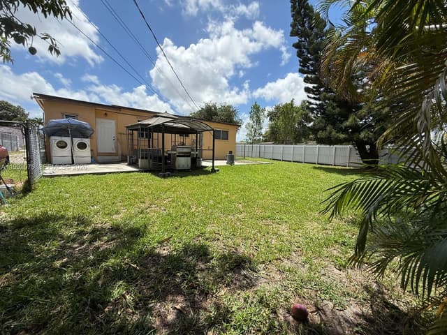 3700 W 6th Ln, Hialeah FL 33012 - Hialeah, FL - Photo 7