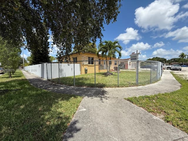 3700 W 6th Ln, Hialeah FL 33012 - Hialeah, FL - Photo 3