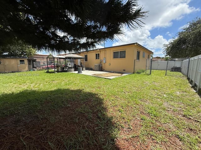 3700 W 6th Ln, Hialeah FL 33012 - Hialeah, FL - Photo 5