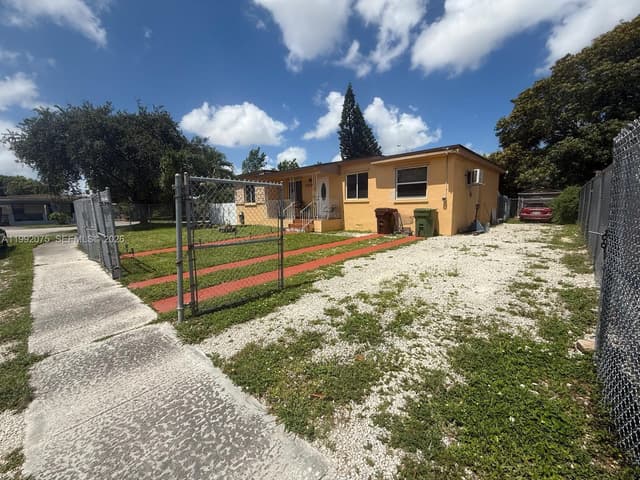 3700 W 6th Ln, Hialeah FL 33012 - Hialeah, FL - Photo 4