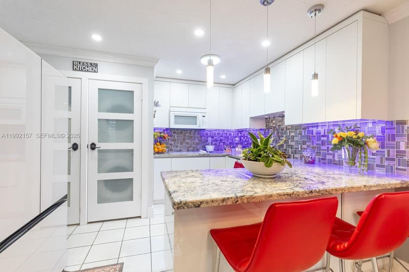 1261 W 43rd Pl, Hialeah FL 33012