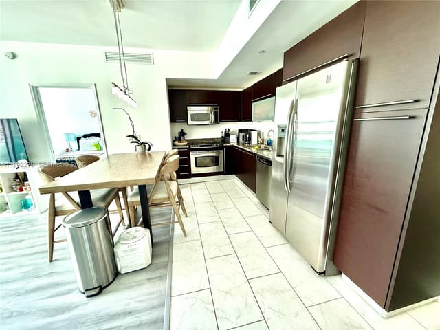950 Brickell Bay Dr # 2706, Miami FL 33131 - Miami, FL - Photo 2