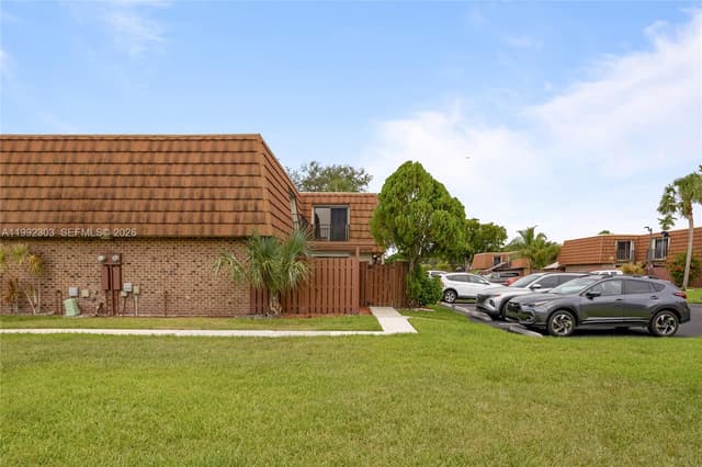 1170 SW 118th Ter, Davie FL 33325 - Davie, FL - Photo 4