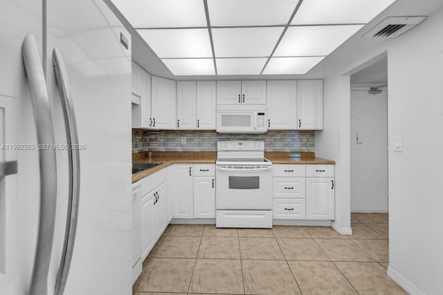 18011 Biscayne Blvd # 903, Aventura FL 33160 - Aventura, FL - Photo 2