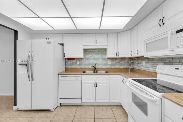 18011 Biscayne Blvd # 903, Aventura FL 33160 - Aventura, FL - Photo 3
