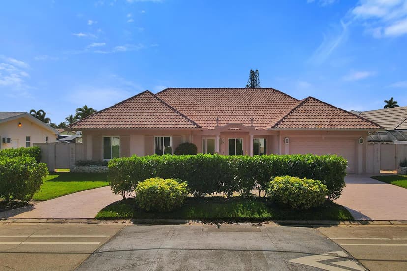5530 Bayview Drive, Fort Lauderdale FL 33308