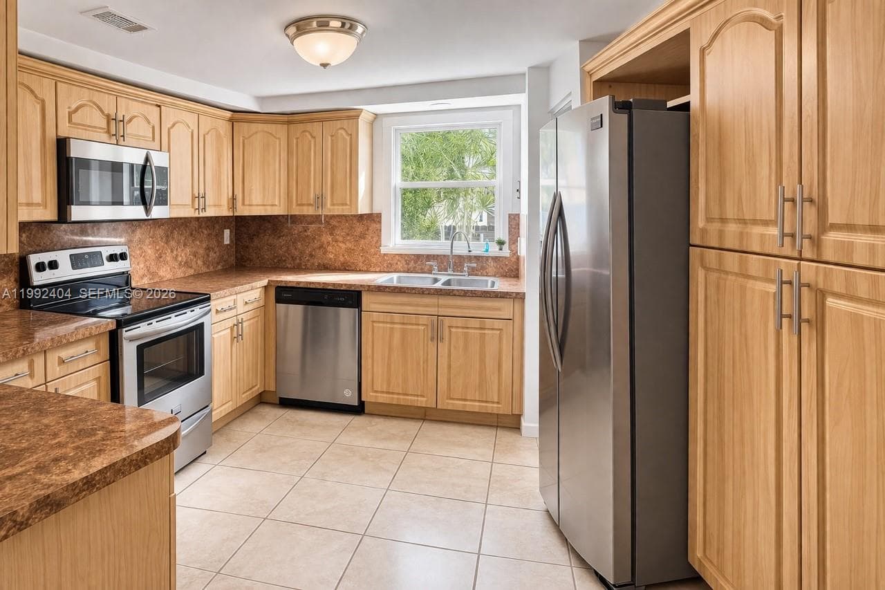 6713 SW 112th Ct, Miami FL 33173