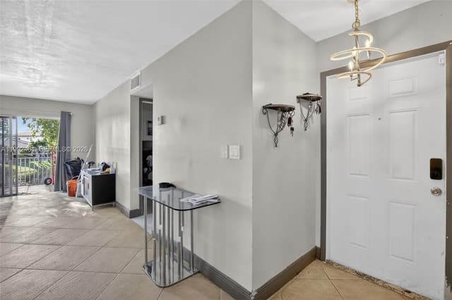 1250 SW 113th Ter # 201, Pembroke Pines FL 33025 - Pembroke Pines, FL - Photo 3