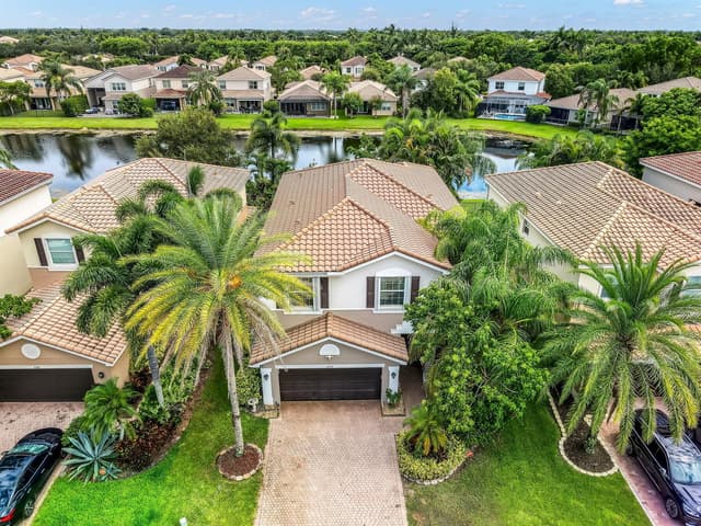 8292 Calabria Lakes Drive, Boynton Beach FL 33473 - Boynton Beach, FL - Photo 2