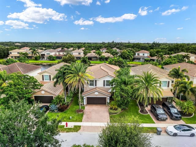 8292 Calabria Lakes Drive, Boynton Beach FL 33473 - Boynton Beach, FL - Photo 5